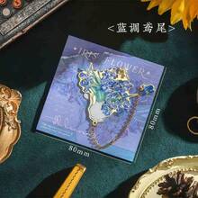 花卉杰作金属书签，以梵高绘画元素为灵感，镀金珐琅工艺边框，配有同款吊坠链，优雅耐用，是馈赠文学爱好者的精致礼物。 - 名畫花卉 - 查看 8