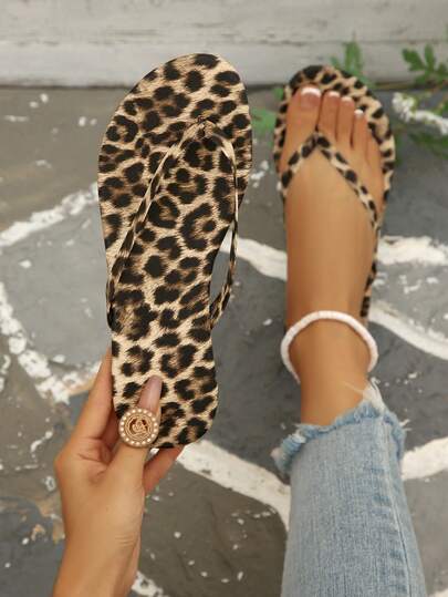 Sandal quai chéo cổ chân dành cho nữ, sandal đế bằng màu đen thanh lịch.