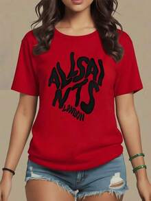 Artistic Text That Represents The Energy Of London And The Strength Of Individuality With Fluid Letters That Evoke Movement And Freedom. Women's T-Shirt, 100% Cotton, Soft To The Touch And Comfortable Fit, Ideal For Casual Wear, Maija Curvy Women. - 紅色 - 查看 1