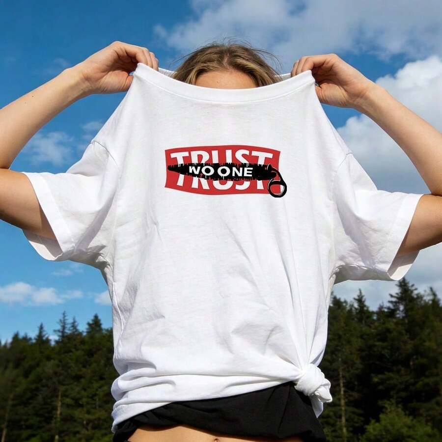 Women's Summer Clothing, Soft And Casual Cotton T-Shirt With Round Neck, Dark Dystopian Style With "Trust No One" Letter Print. White. - 白色 - 查看 1