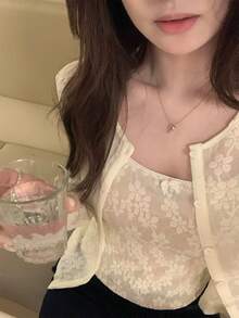 精緻優雅緹花蕾絲細肩帶背心與圓領透視紋理開襟衫套裝，度假新品 - 米杏套裝 - 查看 2