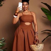 Plus Size Sexy Spaghetti Strap Hollow Out Pleated Backless Summer Dress - Verde - Ver 3