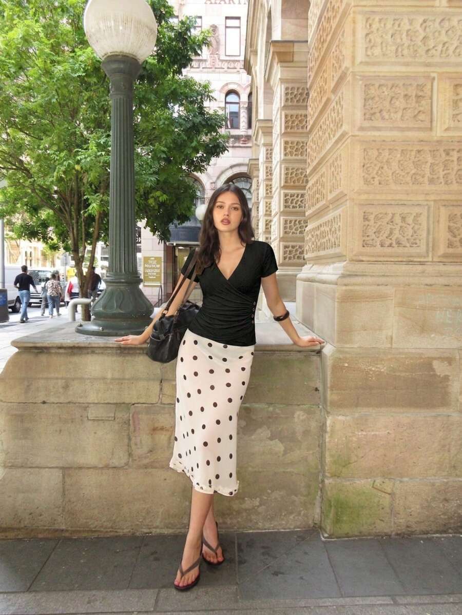 Áo thun nữ tay ngắn cổ chữ V ôm sát gợi cảm, màu trơn, thích hợp cho mùa xuân/hè. - màu đen - Xem 1