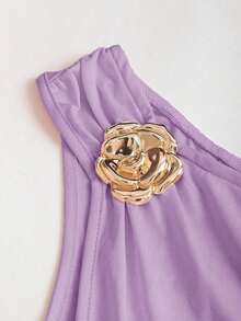 Conjunto de top de tirantes y minifalda plisada y con decoración de flores metálicas para mujer, ideal para el verano - Morado 2 - Ver 5