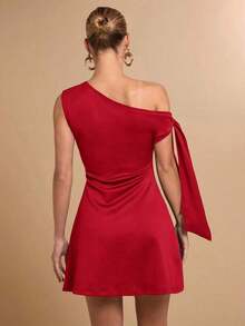 Falda asimétrica elegante de línea A con volantes en el bajo y detalle de lazo en el hombro en diseño ajustado negro para mujer - Rojo - Ver 2