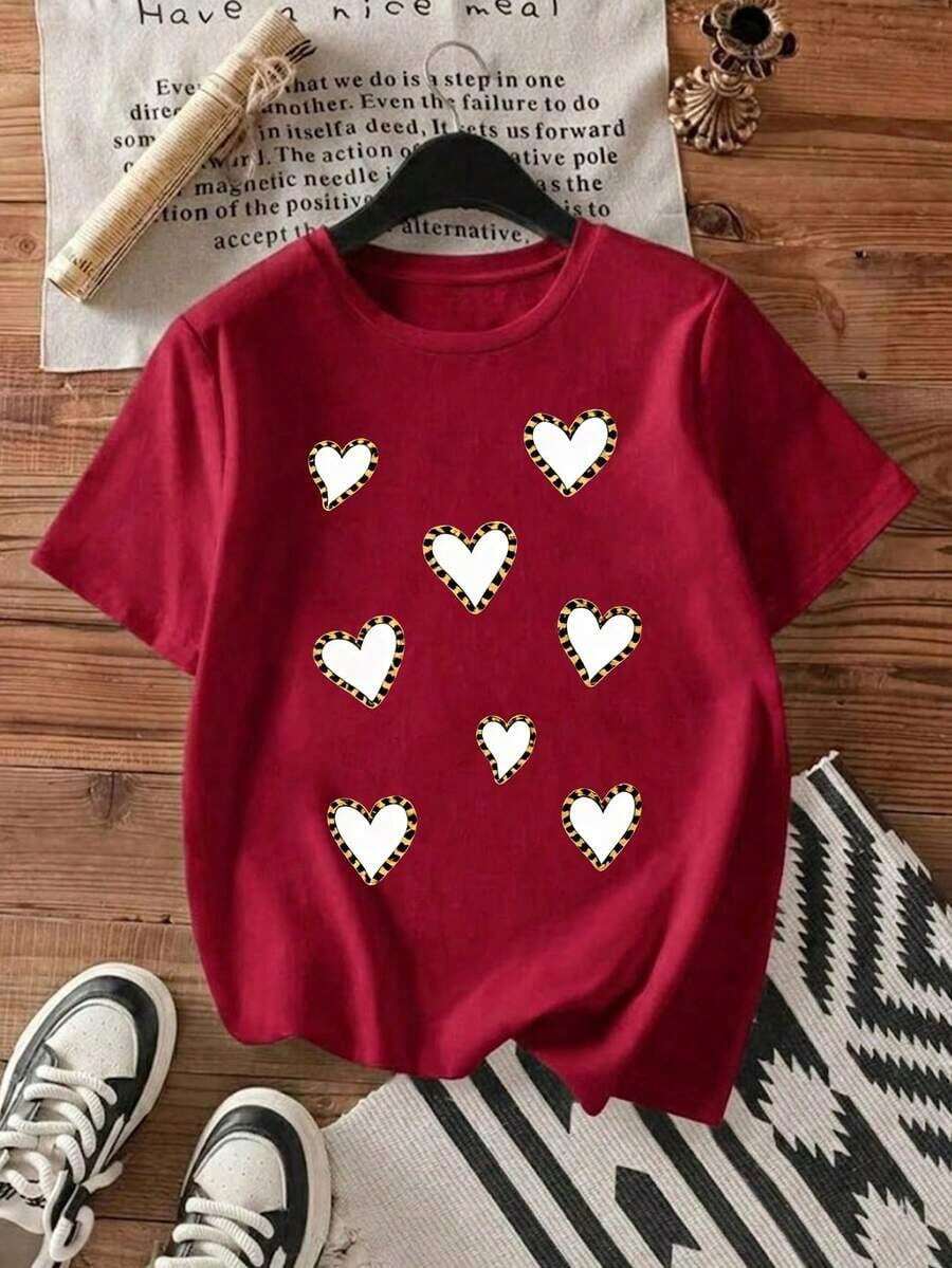 Playera Blanca de 100% Algodón para Mujer con Estampado de Corazones Rojos y Borde de Leopardo, Camiseta Casual de Manga Corta Súper Suave y Transpirable, Top Moderno de Estilo Coquette y Aesthetic, Blusa Juvenil de Moda para Verano y Diario - Rojo - Ver 1