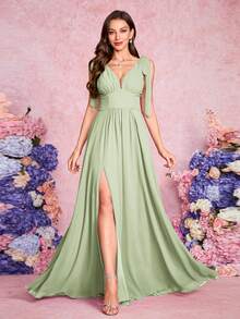 Volly Toych Đầm maxi chiffon màu xanh lá cây nhạt thanh lịch dành cho phù dâu, không tay, cổ chữ V sâu, điểm nhấn là nơ xếp và xẻ tà cao, thích hợp cho đám cưới lãng mạn. - Cây xô thơm bụi - Xem 3