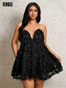 RNU Đầm nữ cỡ lớn thanh lịch bằng vải chiffon không co giãn, họa tiết hoa 3D, cổ chữ V, dây mảnh, lưng chéo đính dây xích lấp lánh, dáng chữ A, thích hợp cho buổi hẹn hò lãng mạn. - màu đen - Xem 2