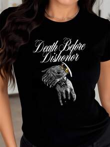 Manos tatuadas entrelazadas simbolizando lealtad eterna y valentía con frase inspiradora sobre honor y compromiso profundo camiseta de mujer casual moderna cómoda - Negro - Ver 8