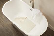 Rubbermaid Commercial Products Safti-Grip Bath Mat, Large, White, Suction-Backed, For Commercial/Residential Use For Home/Hotel/Shower/Bathtub - MàuC - Xem 2