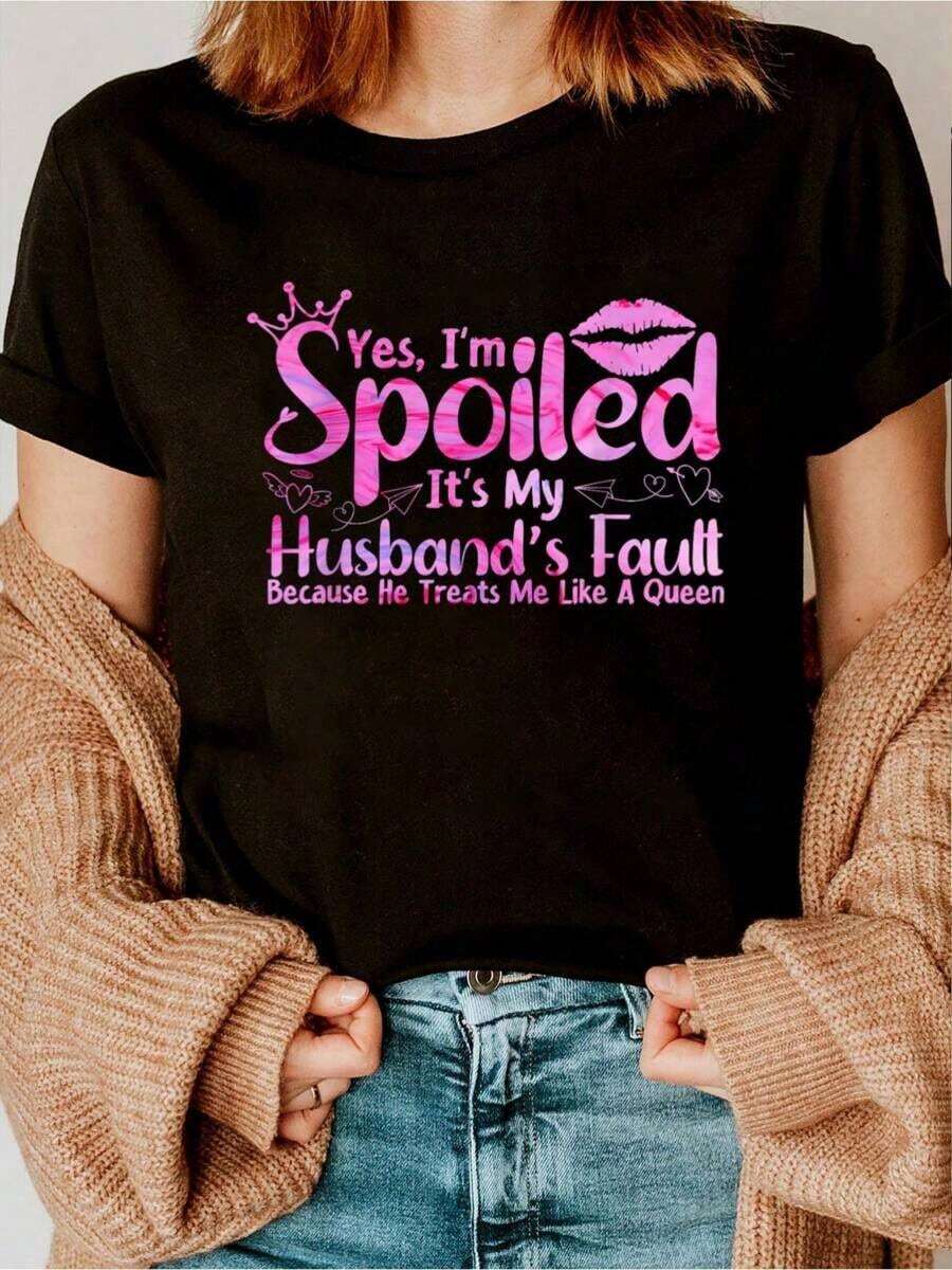 Sí, estoy mimada, es culpa de mi esposo, camiseta de "Esposa Loco", camiseta con estampado gráfico para mujer, top casual de manga corta con cuello redondo, tejido de punto de algodón, corte regular, para usar en todas las estaciones. - Negro - Ver 1