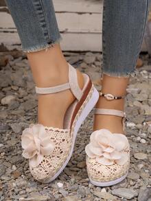Giày sandal đế xuồng móc họa tiết hoa phong cách Boho, sandal bít mũi có quai điều chỉnh được. - Màu be - Xem 4