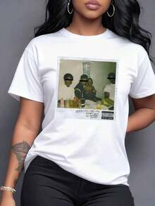 Una imagen familiar vintage icónica portada del álbum good kid m A A d city de Kendrick Lamar reflejando juventud y experiencias personales un gráfico cultural profundo para los fans de la música con una estética auténtica poderosa Camiseta de mujer 100% algodón,maija mujer curvy. - Blanco - Ver 7