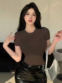 Camiseta de manga corta para mujer de ajuste ceñido, de cuello redondo y unicolor para el verano - Café integral 2 - Ver 3