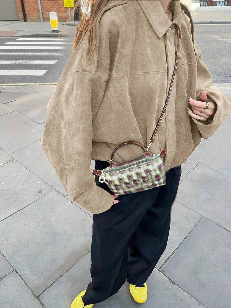 Chaqueta casual suelta de manga larga de ante sintético de un solo pecho para mujer, adecuada para usar en primavera. Chaqueta militar corta de mujer con botones de metal en los bolsillos, adecuada para usar en primavera y otoño. - Beis - Ver 1