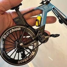 1 buah Model Rangka Sepeda Paduan Logam yang Indah, Miniatur Sepeda Balap Portabel Mainan Koleksi Realistis, Cocok untuk Penggemar dan Kolektor Sepeda, Dekorasi Gaya Balap Klasik dengan Ban Karet Realistis, Hadiah untuk Atlet Triathlon - MultiWarna - View 8
