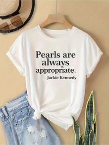 Wo Vintage Jackie Kennedy Onis Quote T-Shirt | "Pearls Are Alwa Appropriately" White Crew Neck Short Sve Top - Elegantes tres informales y formales, textura lisa, camisa de línea H de uste suelto, cómodo uso diario y ocasiones especiales - Blanco - Ver 2