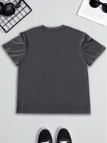 Men's Graphic Sports T‑ShirtManfinity Homme Plus Size Men's Loose Fit Dark Gray T-Shirt, Minimalist Design. Young Men's Street Style Clothing. Bear Print, Teddy Bear Graphic, Comfortable, Modern, Casual, Daily Style, Perfect Street Fashion Item, Also An Excellent Gift For Boyfriend Or Husband. Versatile, Travel Style. Summer Essential / Street Style - Dark Grey - View 3