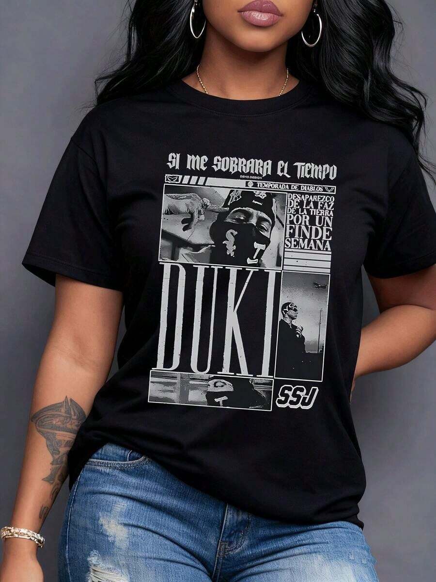 El estampado vibrante captura la esencia del artista Duki con letras como Si me sobrara el tiempo Temporada de diablos y Desaparezco de la faz de la tierra por un finde semana reflejando una vibra urbana auténtica Camiseta de mujer 220g,maija mujer curvy. - Negro - Ver 1