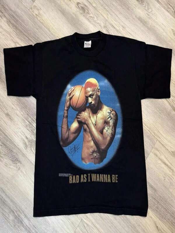 Vintage 1996 T-shirt "BAD AS I WANNA BE" à manches courtes pour hommes et femmes. T-shirt d'été noir en coton décontracté pour hommes