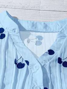 Blusa casual de mujer con estampado de cerezas, cuello plisado y mangas cortas de campana en silueta "H", para uso diario y vacaciones - verde menta - Ver 3