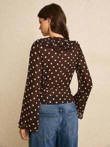 Blusa de moda sexy para mujer con dobladillo con volantes, escote en V profundo, estampado de lunares y mangas acampanadas - Marrón - Ver 6