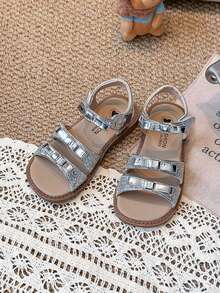 Sandal đế mềm đính đá bạc cho bé gái, sandal đế bằng chống trượt có khóa dán, giày công chúa La Mã mùa hè thường ngày cho bé gái. - Bạc - Xem 4