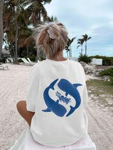 Camiseta Blanca para Mujer - Estampado de Ballena y Flores en la Espalda - Camiseta Ligera para Vacaciones en la Playa - Top Casual de Cuello Redondo para Atuendos Costeros - Uso Diario y para Ocasiones Especiales, Ropa de Playa, Ropa de Vacaciones, Corte Relajado, Material Cómodo, Camiseta de Manga Corta, Ropa de Vacaciones, Ropa de Resort, Tela Transpirable, Camiseta Estampada, Ropa de Viaje, Camiseta Y2k - Blanco - Ver 10