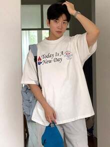 Camiseta  con estampado gráfico de letras blancas para hombre, estilo vintage de calle, unisex, de algodón, manga corta, cuello redondo, holgada, para verano, regreso a la escuela. - Blanco - Ver 6