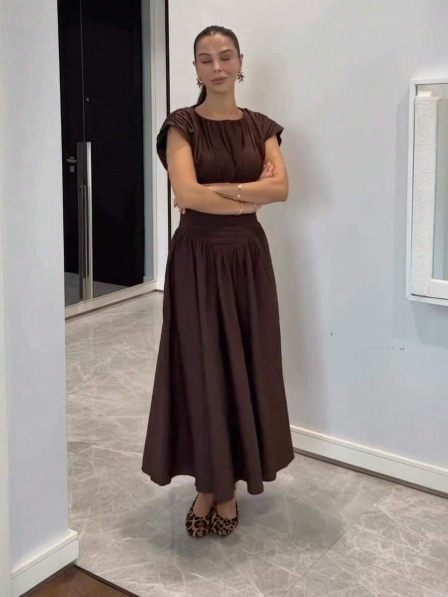 New Women's Dress 2026, Sweet And Seductive Style, Fitted At The Waist, Slimming, A-Line Skirt, French Style For Young Women, With Pleats And Attached Seams, Short Sleeve, Mid-Length Skirt - 紫紅色 - 查看 1