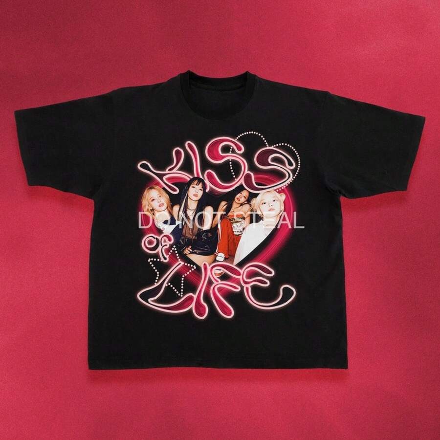 Camisa y Camiseta Casual Elegante para Mujer - 1 UnidadCamiseta de grupo de chicas de K-pop, actuación de K-popCamisetas Casuales para Mujer: Una colección que incluye camisetas casuales, tops y camisetas ideales para el uso diario.Confeccionadas con tejidos ligeros y transpirables, estas prendas presentan una estética de inspiración vintage, lo que las convierte en una excelente opción tanto para la vida universitaria como para conjuntos cotidianos.Los diseños son encantadores y bonitos, con un corte cómodo y favorecedor.Gracias a su estilo clásico, tejidos suaves al tacto y sensación agradable para la piel, estas prendas poseen un distintivo aire de inspiración mexicana. - Negro - Ver 1