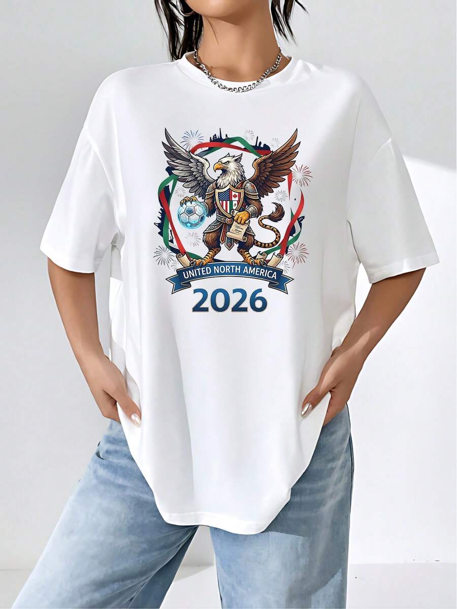 Majestic Eagle With A Shield Uniting The Flags Of The United States, Canada, And Mexico, Holding A Ball And Surrounded By Fireworks, A Symbol Of Unity And Strength For The 2026 Tournament. Women's T-Shirt, 100% Cotton, Comfortable And Soft, Ideal For Soccer Fans. - 白色 - 查看 1