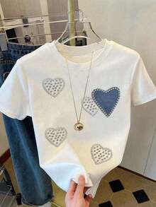 Camiseta de mujer de manga corta con cuello redondo, holgada, casual y versátil. Con estampado moderno, elegante y sofisticado de letras simples, ideal como prenda básica; confeccionada en tela suave con excelente caídaPure-Cotton - Blanco 1 - Ver 7