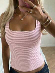 Camiseta de tirantes de punto a rayas rosa, estilo Y2K, diseño sin mangas adecuado para la playa, el transporte y el uso casual en verano - Rayas rosas y blancas - Ver 11