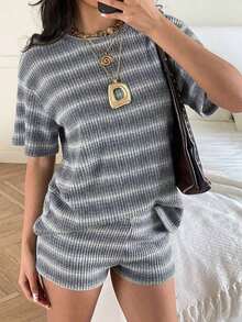 Conjunto de camiseta de manga corta y pantalones cortos de punto a rayas para mujer de estilo casual - Gris - Ver 7