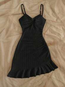 Vestido mini ajustado con cintura ceñida, bajo con volantes y giro asimétrico en el pecho, tejido en rojo, adecuado para vacaciones, citas, té de la tarde, vacaciones, festivales de música, estilo bohemio - Negro - Ver 4