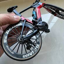 1 buah Model Rangka Sepeda Paduan Logam yang Indah, Miniatur Sepeda Balap Portabel Mainan Koleksi Realistis, Cocok untuk Penggemar dan Kolektor Sepeda, Dekorasi Gaya Balap Klasik dengan Ban Karet Realistis, Hadiah untuk Atlet Triathlon - MultiWarna - View 9