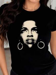 Figura abstracta que simboliza fuerza interior y confianza femenina con detalles que evocan modernidad en trazos suaves camiseta de mujer casual cómoda para uso diario elegante y versátil - Negro - Ver 8