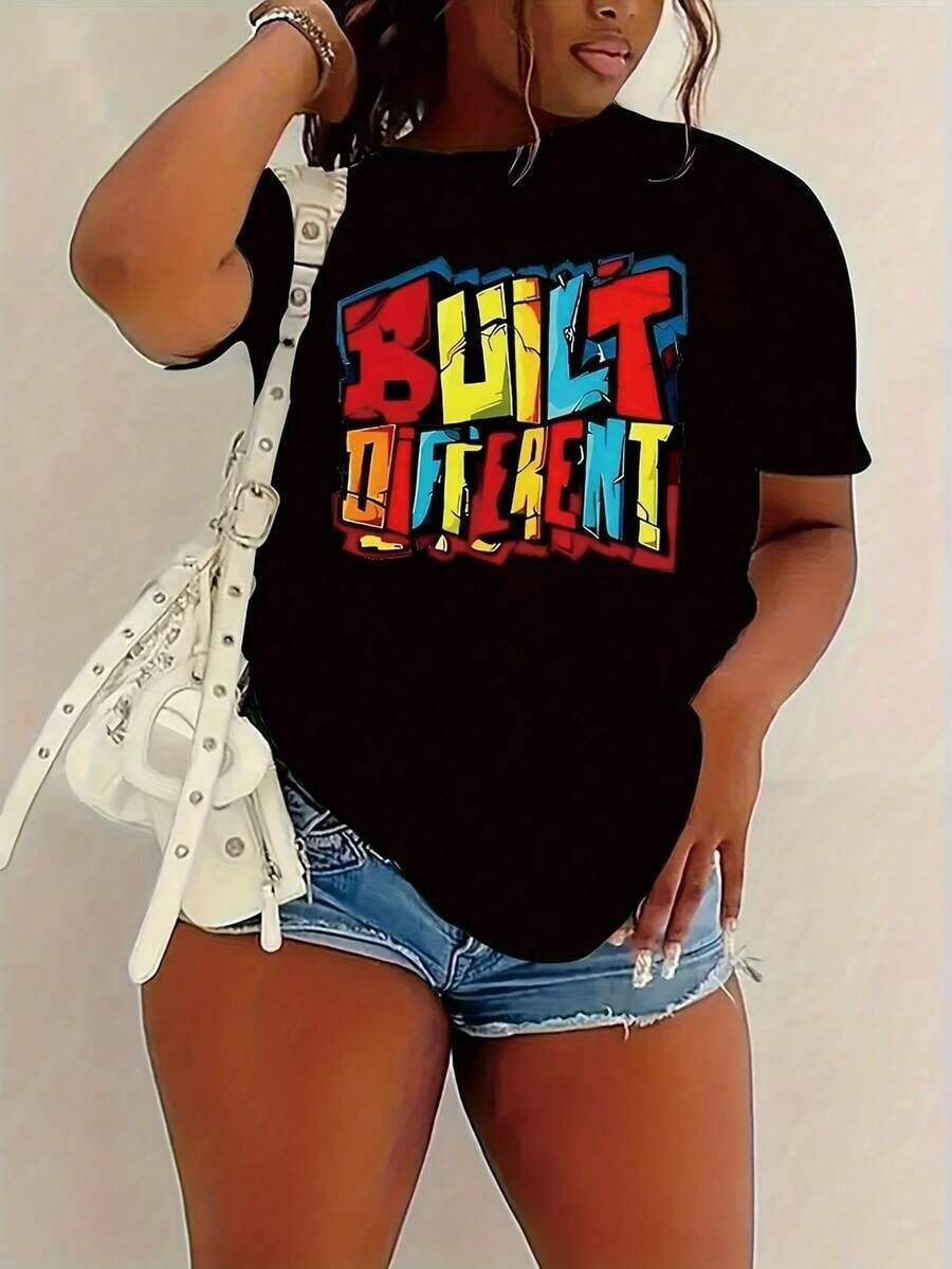 Women's Loose-Fitting Short-Sleeved T-Shirt, Black And Printed, With The Eye-Catching Slogan "Built Different" - Casual Crew Neck Short-Sleeved Top Made Of Comfortable And Breathable Fabric, Ideal For Both Motivational And Casual Wear, A Must-Have For All Seasons (Machine Washable) - Semi-Sheer H-Cut, Bright Color Block Lettering Design, Loose Fit Suitable For Women, Geometric Pattern, Regular Length, Straight Sleeves, Unpadded, Pullover Style, Suitable For All Seasons, Women's T-Shirt, Women's Short-Sleeved T-Shirt, 180g 100% Cotton T-Shirt, Casual Style. - 黑色 - 查看 1