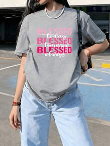 Women's Short-Sleeved T-Shirt With A Round Neck, Loose Fit, And Cute Casual Design. A Casual Summer And Vacation Outfit With A "Blessing" Print. Suitable For Holidays Such As Valentine's Day, Back To School, And Teacher's Day. This Short-Sleeved T-Shirt With A Letter Print Is Soft, Loose, And Comfortable, Offering A Versatile And High-End Casual Style. - 灰色的 - 查看 6