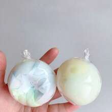 Handmade Crispy, Slow-Rebound Sensory Squeeze Ball With A Waxy, Skin-Like Texture, Suitable For Adults And Children. Filled With Soft Clay, This Beautiful Desktop Relaxation Tool Makes A Pleasant Creaking Sound To Relieve Anxiety. A Must-Have Gift For The Office, Home, And Travel. - 彩色 - 查看 1
