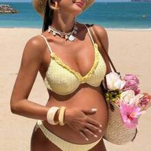 Conjunto de traje de baño de maternidad con textura de tela floral amarilla para vacaciones de verano en la playa - Amarillo - Ver 1