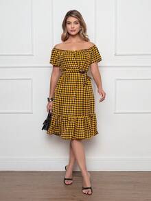 Duna Plus Size Midi Dress, Off-The-Shoulder, With Shiny Checkered Print And Ruffle. - 芥末黃 - 查看 3