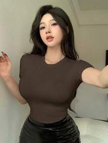 Camiseta de manga corta para mujer de ajuste ceñido, de cuello redondo y unicolor para el verano - Café integral 2 - Ver 4