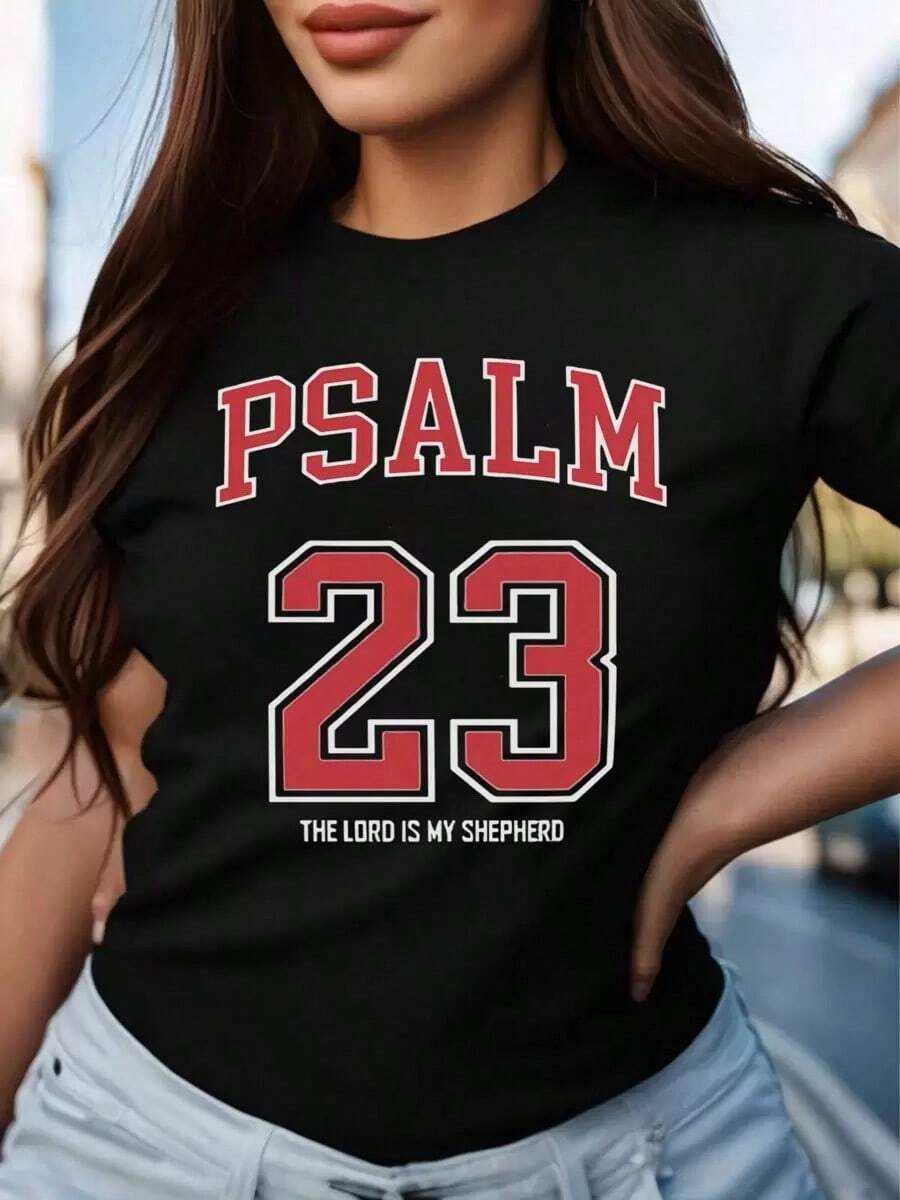 One Piece Of Women's Oversized T-Shirt With The Text Of Psalm 23 "The Lord Is My Shepherd". Classic Script T-Shirt For Those Seeking Comfort, Perfect For Everyday Wear And Religious Services. This Oversized Women's T-Shirt Is Ideal For Holiday Parties Or As A Gift. Soft And Comfortable, 180g 100% Cotton. All Designs Are Printed. Unisex. - 黑色 - 查看 1