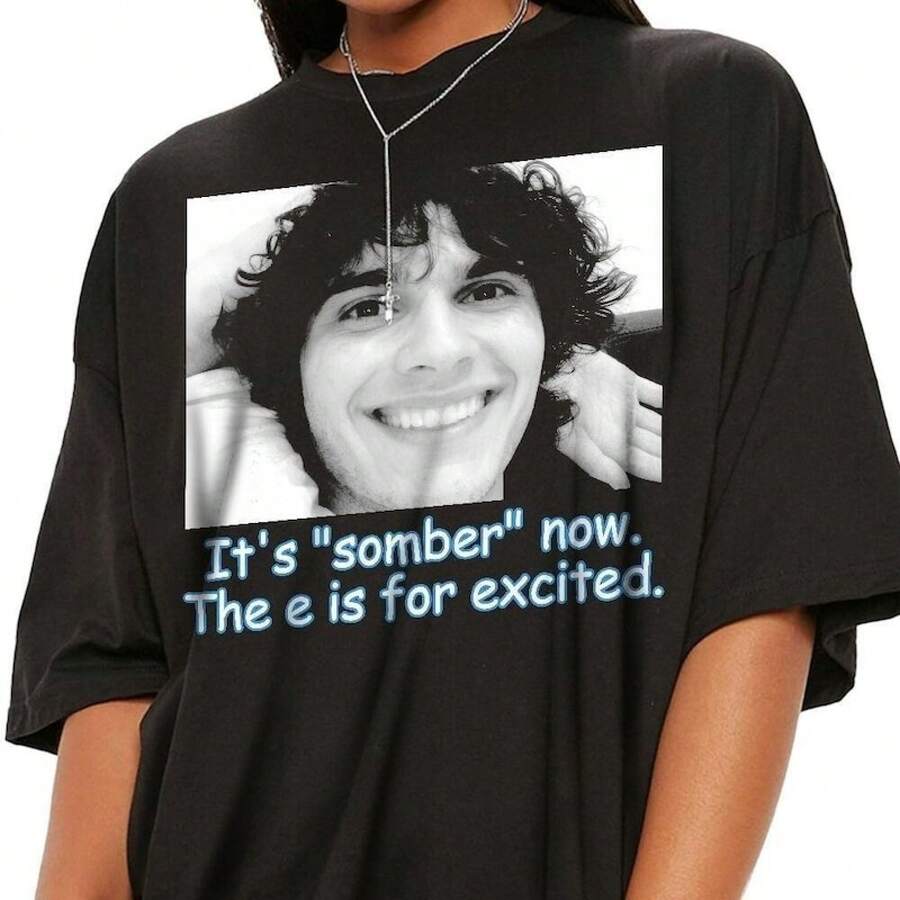 El ambiente es un poco sombrío ahora, camisas retro divertidas, cómodas y coloridas, camisas divertidas y sombrías, tú eres la razón de la sombría camiseta.,Camisetas Casuales para Mujer: Una colección que incluye camisetas casuales, tops y camisetas ideales para el uso diario.Confeccionadas con tejidos ligeros y transpirables, estas prendas presentan una estética de inspiración vintage, lo que las convierte en una excelente opción tanto para la vida universitaria como para conjuntos cotidianos.Los diseños son encantadores y bonitos, con un corte cómodo y favorecedor.Gracias a su estilo clásico, tejidos suaves al tacto y sensación agradable para la piel, estas prendas poseen un distintivo aire de inspiración mexicana. - Negro - Ver 1