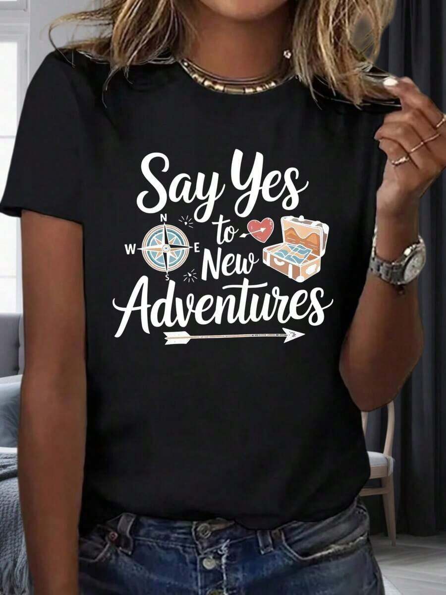 Say Yes To New Adventures Women's Compass, Suitcase & Heart Arrow Graphic T-Shirt, Casual Summer Top, Travel Inspired Fashion Clothing, Party & Vacation Wear 220mg - 黑色 - 查看 1