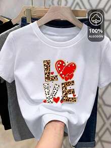 Camiseta para mujer de 100% algodón con cuello redondo y manga corta con diseño estampado de letras formando la palabra LOVE rellenas de textura estilo Animal Print y Corazón, tela suave y cómoda, Festividades100% Cotton - Blanco - Ver 1