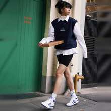 Sepatu Sneakers Adidas FORUM MID Classic Mid-Top Putih - Blue and White - View 2