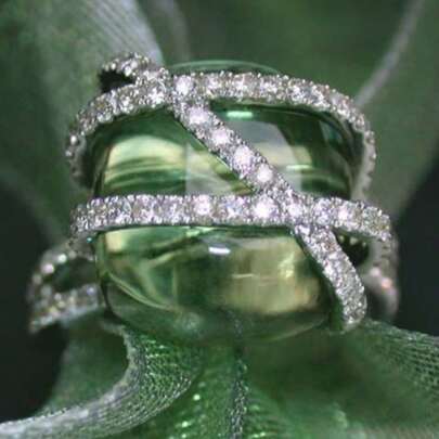 Cross-Shaped Ring With Center Stone + Linear Trim, Exuding Understated Yet Striking Elegance
